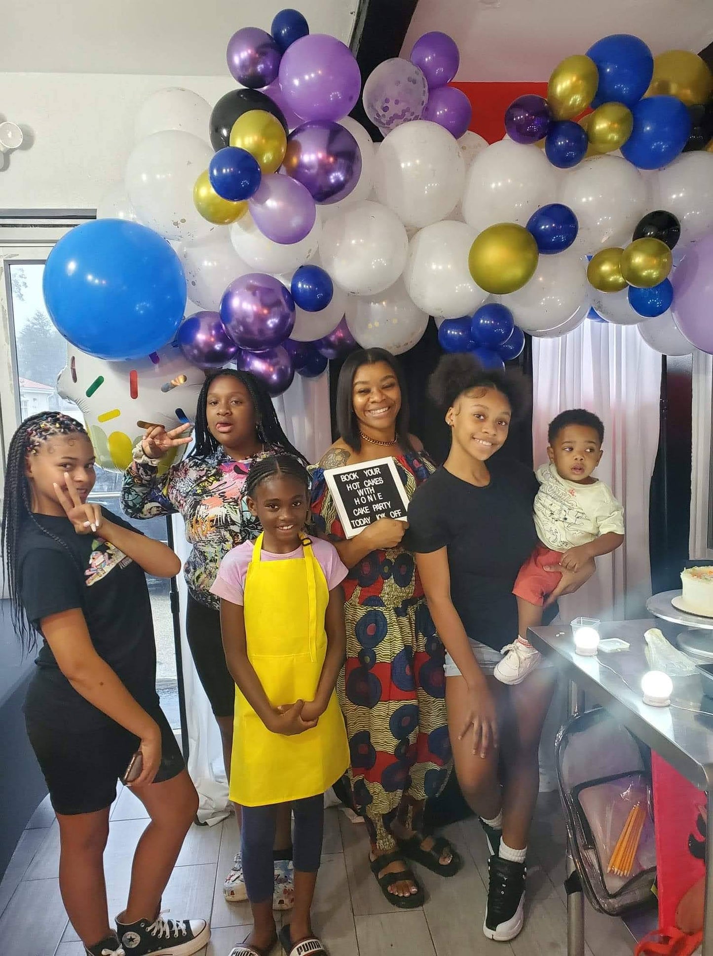 Kids Cake Party - Hot Cakes With Honie JR Cake Party