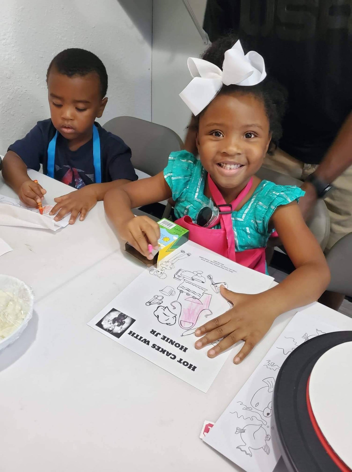 Kids Cake Party - Hot Cakes With Honie JR Cake Party