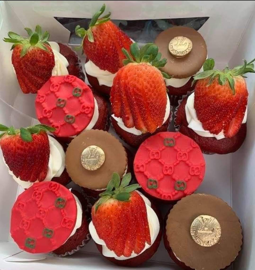 1 Dozen Cupcakes With Toppers